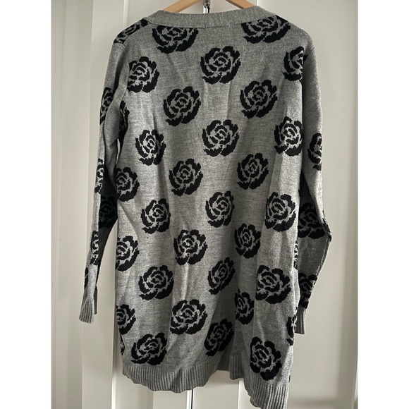 Rose print black & gray button down cardigan - Picture 4 of 7